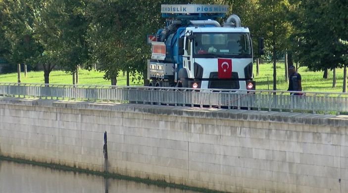 İBB aracı Kağıthane Deresi'ne atık su boşaltırken yakalandı