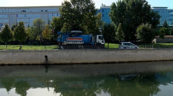İBB aracı Kağıthane Deresi'ne atık su boşaltırken yakalandı