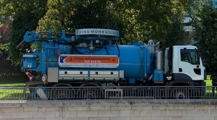 İBB aracı Kağıthane Deresi'ne atık su boşaltırken yakalandı