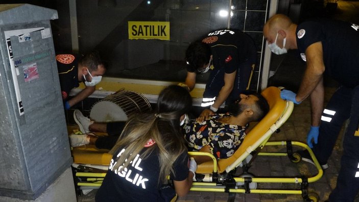 Silahlı saldırıda yaralandı; davulunu da ambulansa aldı -2