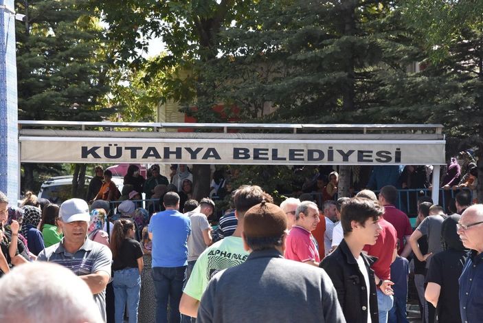 d TIR kazasında ölen 4 kişilik aile, Kütahya’da toprağa verildi -4
