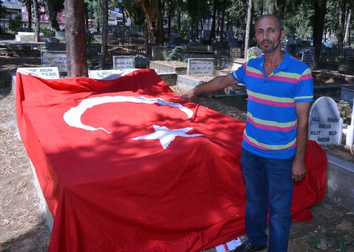 Aile mezarlığındaki Türk bayrağı motiflerini parçaladılar -6