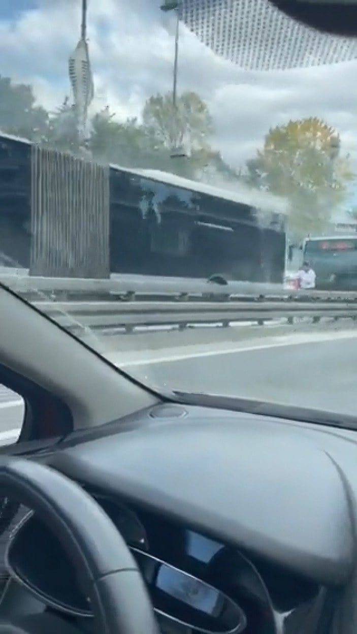 Kadıköy’de metrobüs yangını -5
