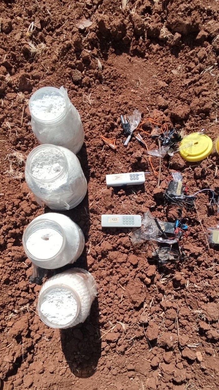 Bakan Soylu: Afrin'de 12 kilogram C4 patlayıcı ele geçirildi -2