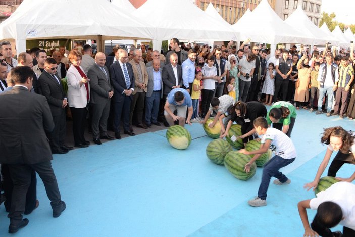 Diyarbakır’da 12’nci Karpuz Festivali’nin birincisi 51 kilo 400 gram ağırlığındaki karpuz oldu -4
