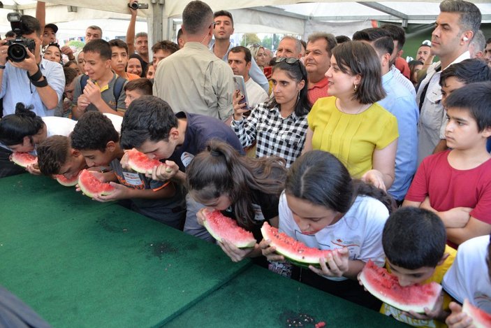 Diyarbakır’da 12’nci Karpuz Festivali’nin birincisi 51 kilo 400 gram ağırlığındaki karpuz oldu -5