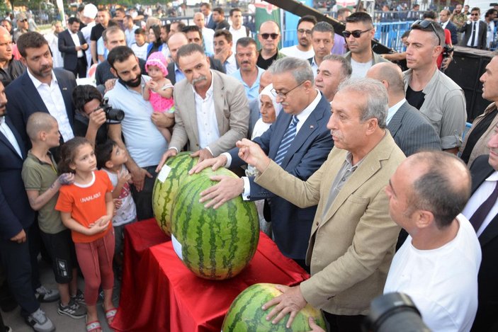 Diyarbakır’da 12’nci Karpuz Festivali’nin birincisi 51 kilo 400 gram ağırlığındaki karpuz oldu -7