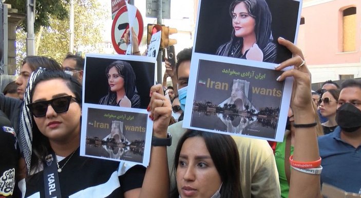 İran Başkonsolosluğu önünde 'Mahsa Amini' protestosu -6