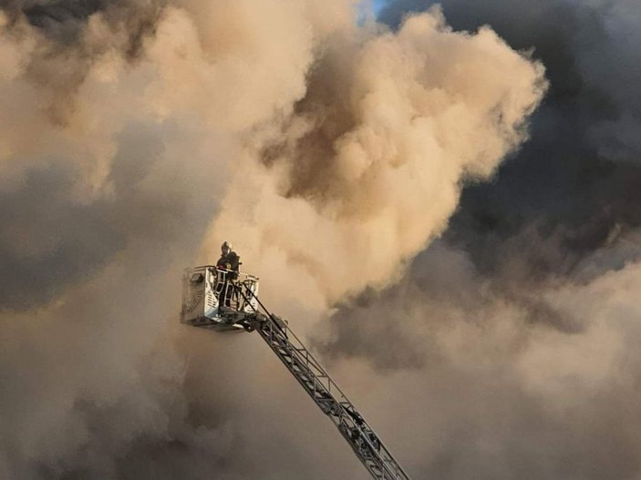 Kocaeli'de hurdalık yangını 55 saat sonra söndürüldü -1