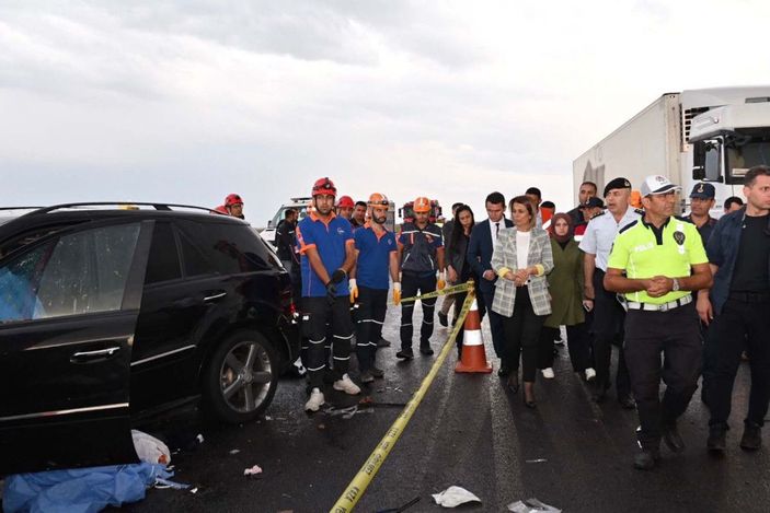 Nevşehir'de 3 aracın karıştığı kazada 2 ölü, 8 yaralı -9