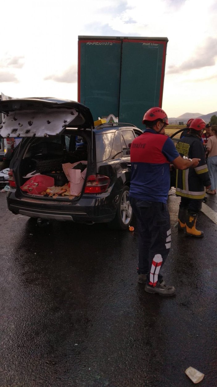 Nevşehir'de 3 aracın karıştığı kazada 2 ölü, 8 yaralı -8