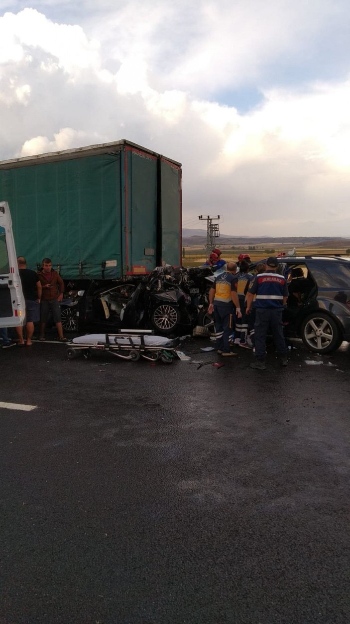 Nevşehir'de 3 aracın karıştığı kazada 2 ölü, 8 yaralı -3