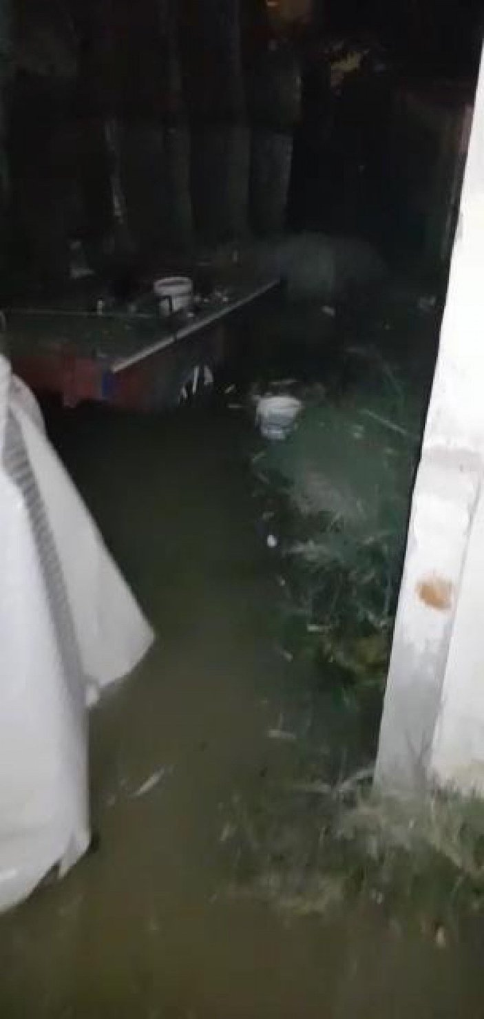 Silivri'de isale hattı borusu patladı, evler su altında kaldı