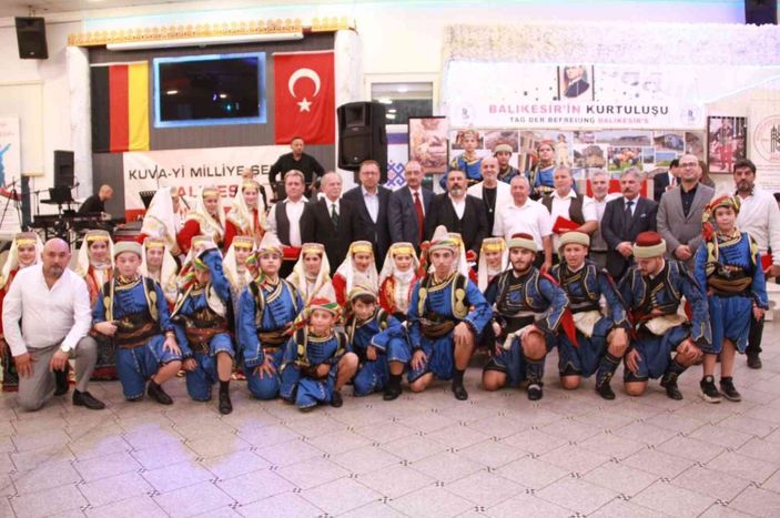 i Almanya’da yaşayan Balıkesirliler kurtuluş gününü kutladı -3