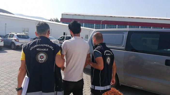 Osmaniye'de, polisin durdurduğu otomobilden 6 kaçak göçmen çıktı -2