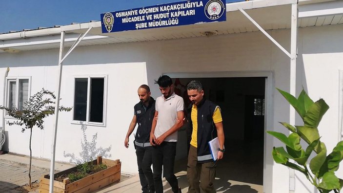 Osmaniye'de, polisin durdurduğu otomobilden 6 kaçak göçmen çıktı -3