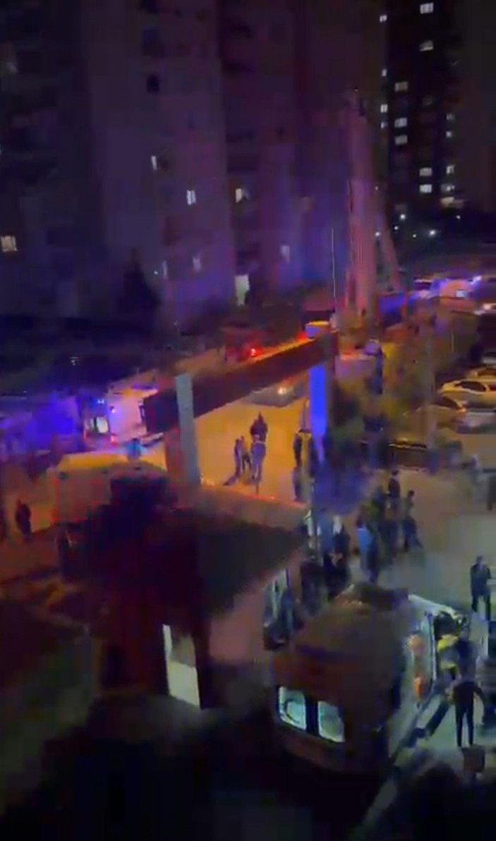 Ankara'da 15 katlı apartmanın 13'üncü katında yangın: 1 ölü -3