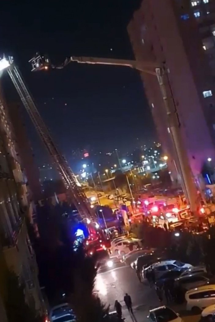 Ankara'da 15 katlı apartmanın 13'üncü katında yangın: 1 ölü -5