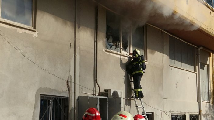 Kocaeli'de depo yangını -1