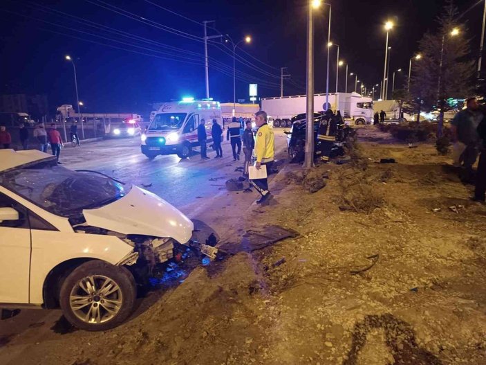 Konya’da iki otomobil çarpıştı: 1 ölü 2 yaralı