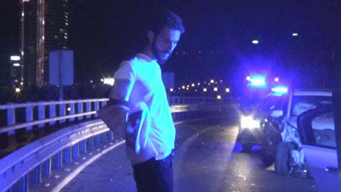 İzmir’de polisleri sürükleyerek uygulamadan kaçan alkollü sürücü kaza yaptı