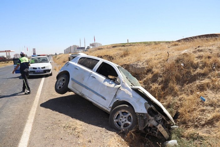 Diyarbakır'da otomobil takla attı: 4 yaralı -4