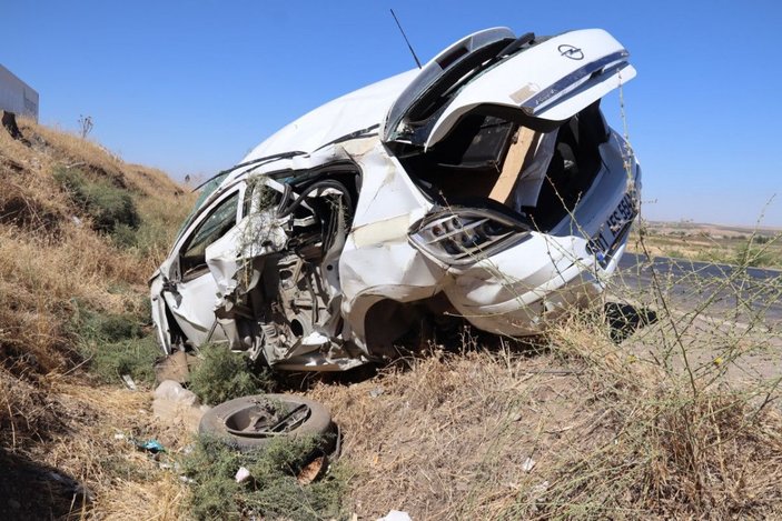 Diyarbakır'da otomobil takla attı: 4 yaralı -2
