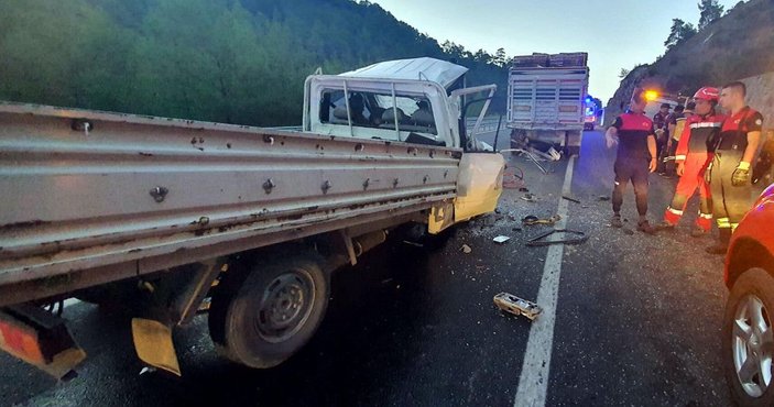 Muğla'da kamyona çarpan kamyonetin sürücüsü öldü -3