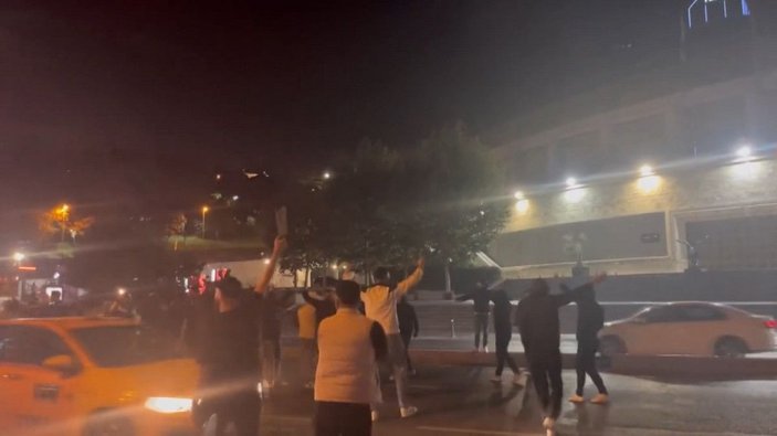 Beşiktaş'ta hareketli gece: Satırla stat önüne gelip slogan attılar -5