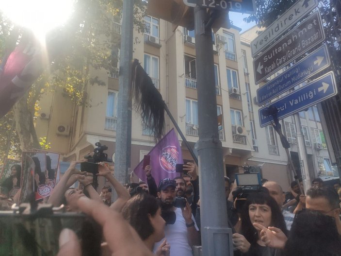 İranlı Mahsa Amini için 'saçtan bayraklı' protesto  -6