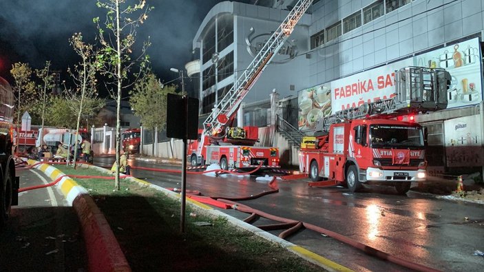 Sultanbeyli’de tencere fabrikasında yangın