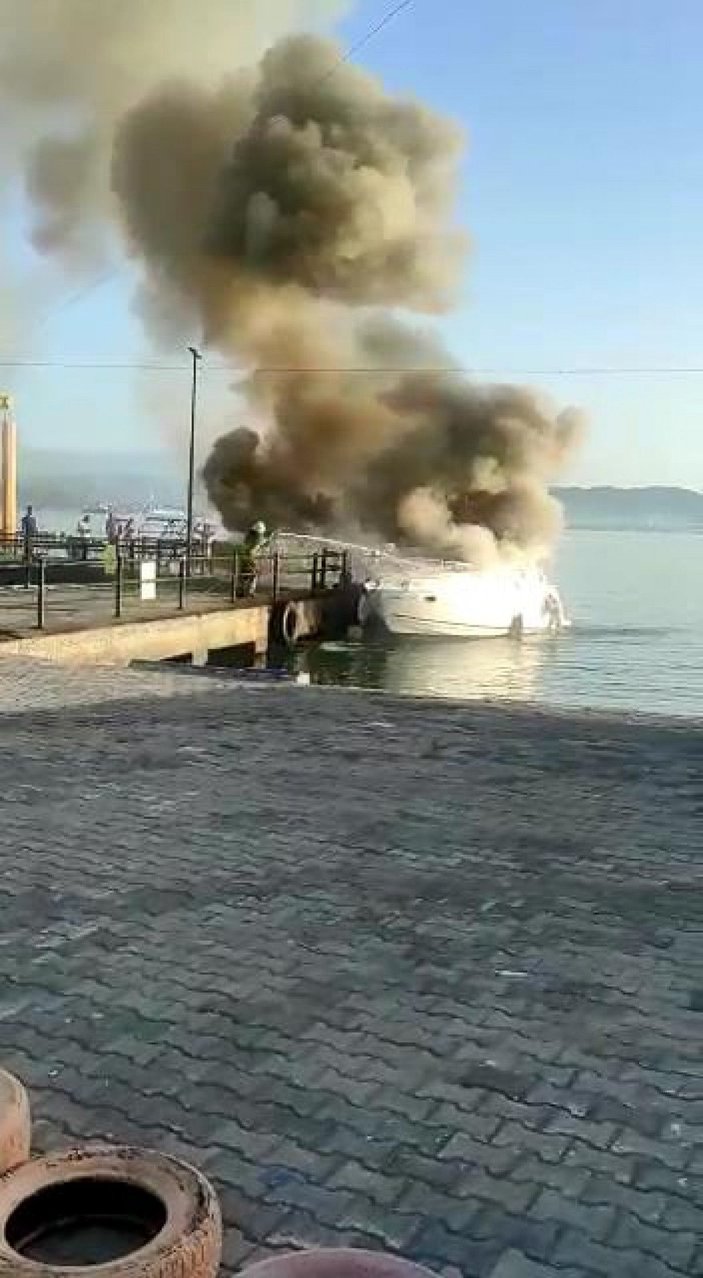 Limana bağlı tekne alev alev yandı -3