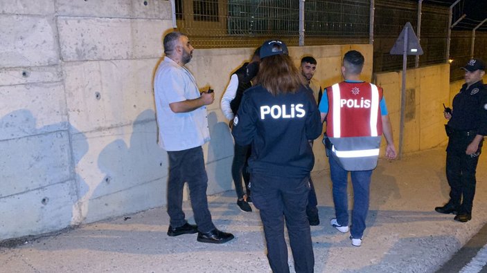 Maltepe'de 'Huzurlu sokak' denetimi; ruhsatsız tüfek ve narkotik madde ele geçirildi -4