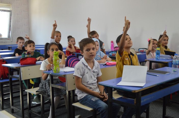 Ukrayna'dan tahliye edilip, Elazığ'a getirilen Ahıska Türkü 800 öğrenci eğitimde -3