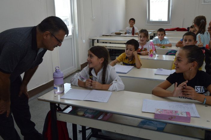 Ukrayna'dan tahliye edilip, Elazığ'a getirilen Ahıska Türkü 800 öğrenci eğitimde -10