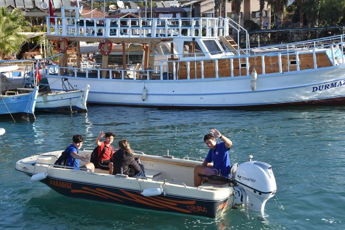 3 öğrenci, okul için her gün 20 mil deniz, 6 kilometre kara yolculuğu yapıyor -7