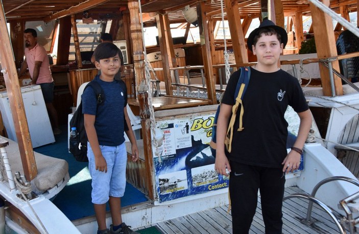 3 öğrenci, okul için her gün 20 mil deniz, 6 kilometre kara yolculuğu yapıyor -6