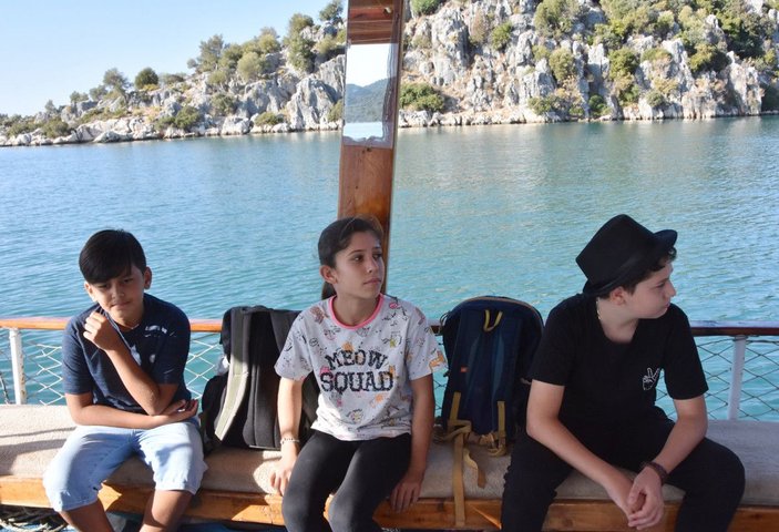 3 öğrenci, okul için her gün 20 mil deniz, 6 kilometre kara yolculuğu yapıyor -3