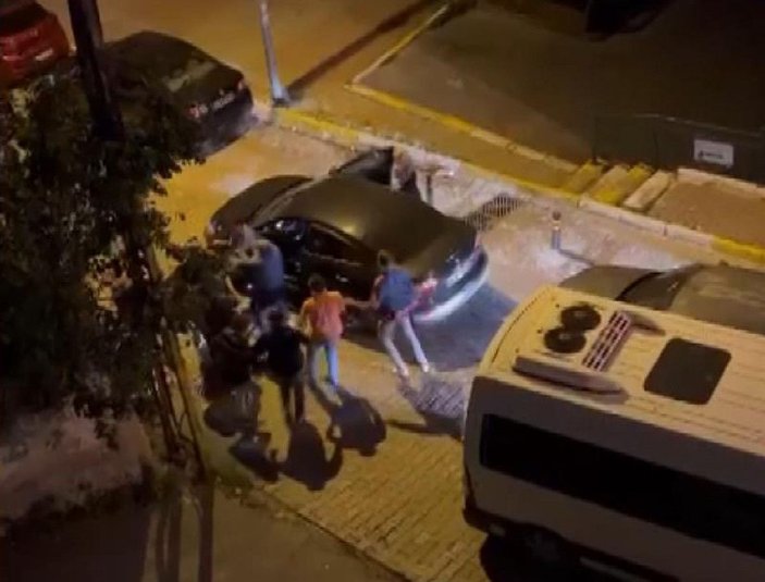 Eyüpsultan'da servisten inen 7 kişi, tartıştıkları sürücüye saldırdı -7
