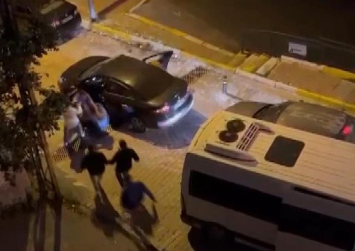 Eyüpsultan'da servisten inen 7 kişi, tartıştıkları sürücüye saldırdı -5