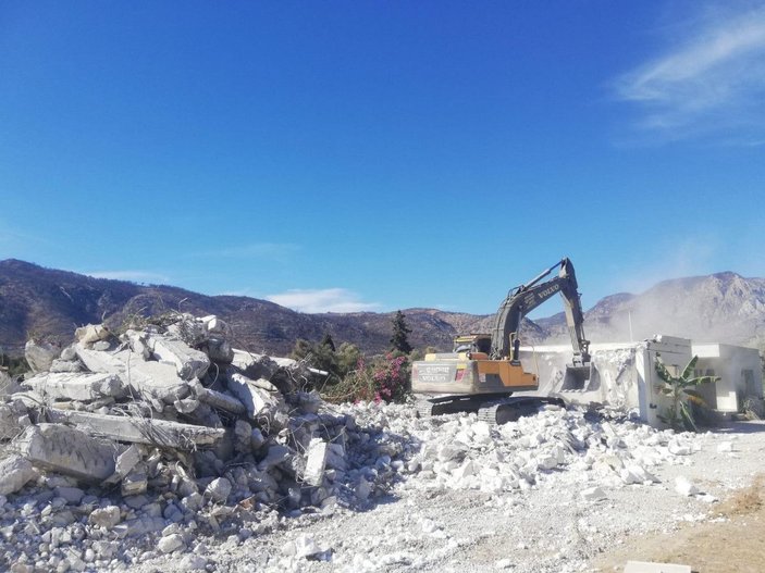 Milas'ın turistik mahallelerinde kaçak yapılar yıkılıyor -5