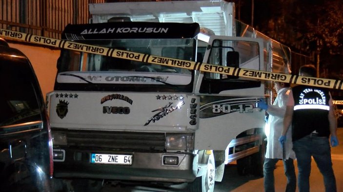 Bayrampaşa'da kamyonette erkek cesedi bulundu 