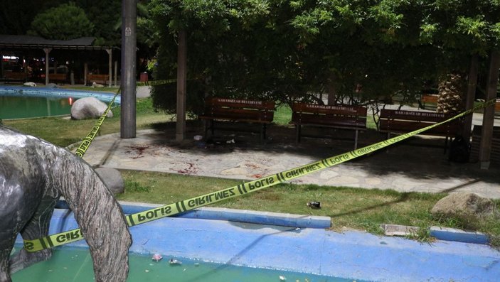 İzmir'de parkta köpek tartışması: Cam şişe ile boğazı kesildi