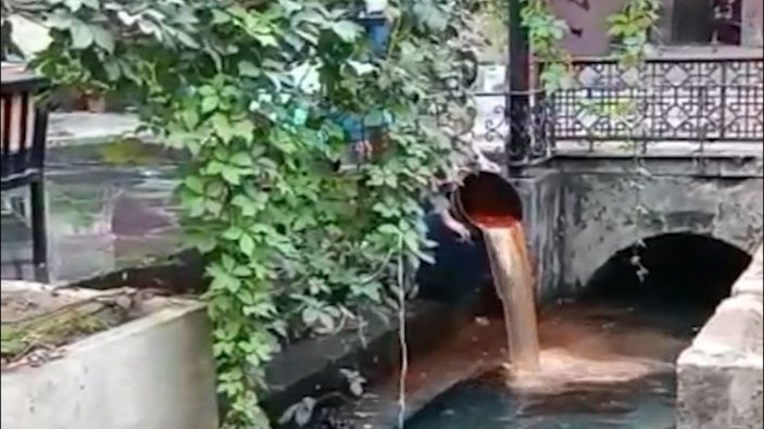Tarihi Gümrük Hanı kanalına bulaşık suyu döktü; o anlar kamerada -2