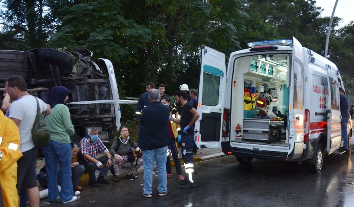 Antalya'da otel servisi devrildi: 9 yaralı -2