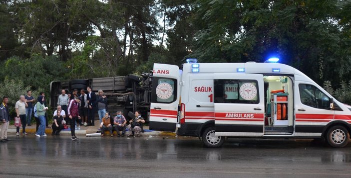Antalya'da otel servisi devrildi: 9 yaralı -4