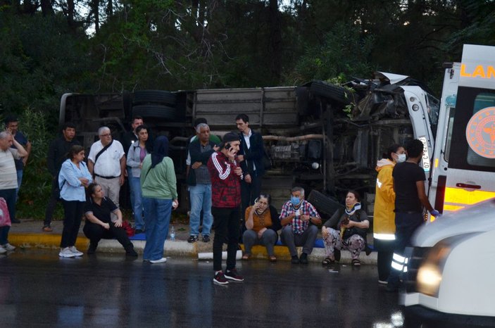 Antalya'da otel servisi devrildi: 9 yaralı -3