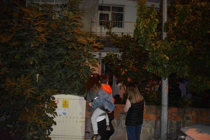 i İzmir’de binada patlama: 1’i çocuk 3 kişi yaralandı -2