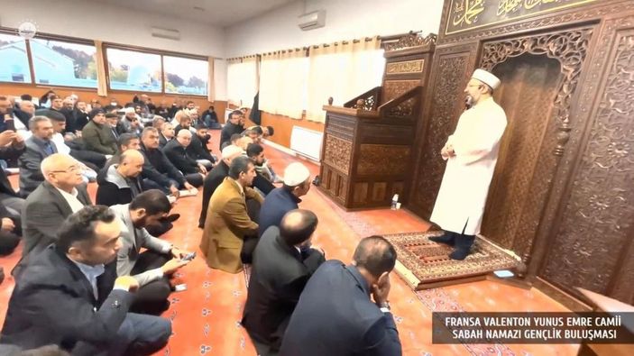 Erbaş, Fransa’da sabah namazında gençlerle buluştu -1