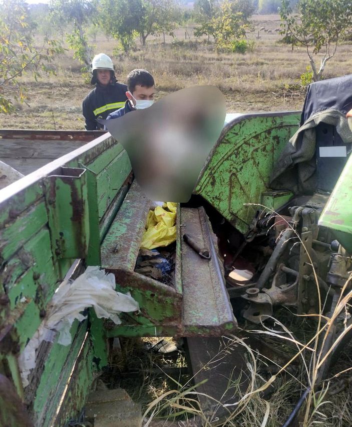 Traktörle römork arasına sıkışan çiftçi hayatını kaybetti -2